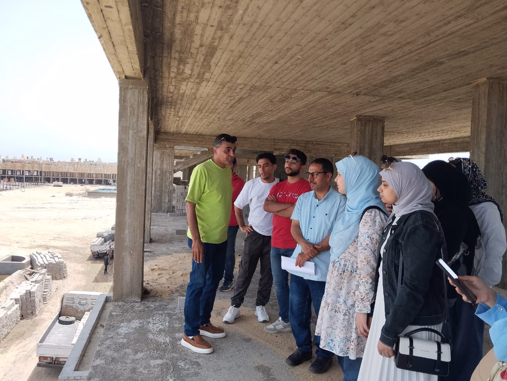 الطلاب أثناء الجولة